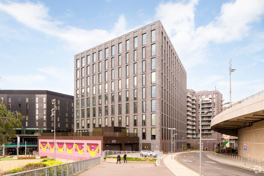 26 Wembley Park Blvd, Wembley à louer - Photo du bâtiment - Image 2 de 29