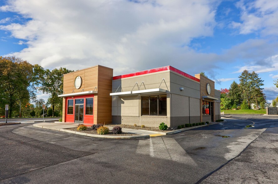 13014 Pennsylvania Ave, Hagerstown, MD for lease - Building Photo - Image 1 of 3