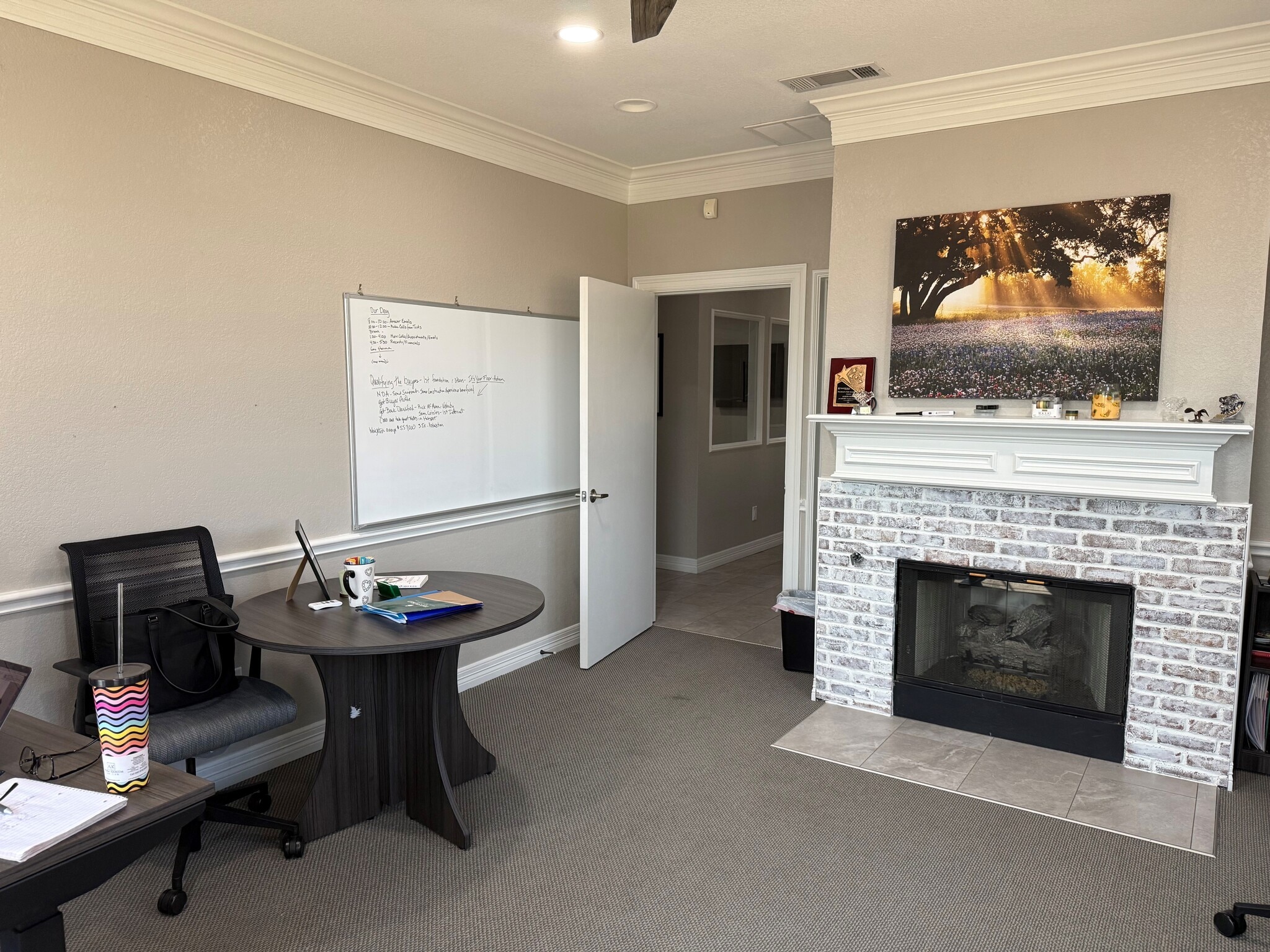 2124 Parkwood Dr, Bedford, TX for lease Interior Photo- Image 1 of 10