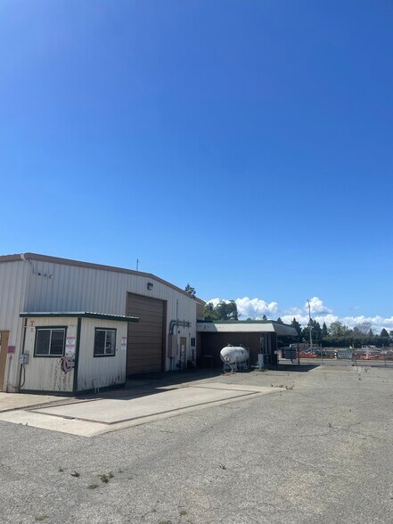 1850 N 1st St, Dixon, CA à vendre - Photo du bâtiment - Image 3 de 4