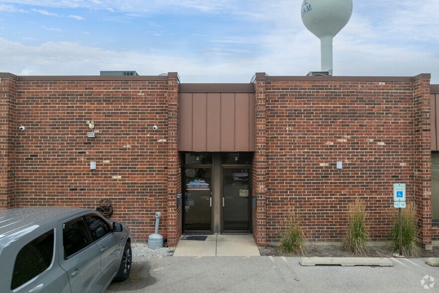 350 Randy Rd, Carol Stream, IL à louer - Photo du bâtiment - Image 3 de 6