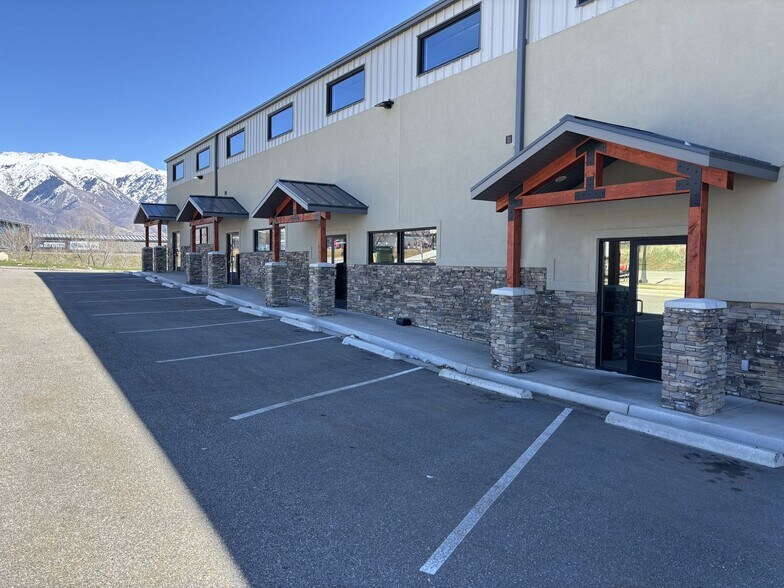 181 W 2675 N, Layton, UT à louer - Photo du bâtiment - Image 3 de 12