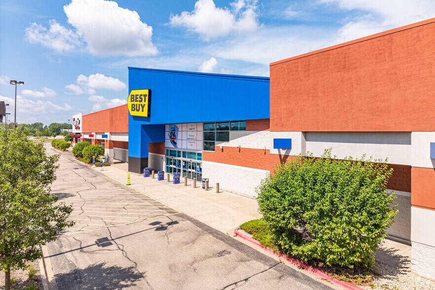 3351-3355 Mall Loop Dr, Joliet, IL à louer - Photo du bâtiment - Image 2 de 4