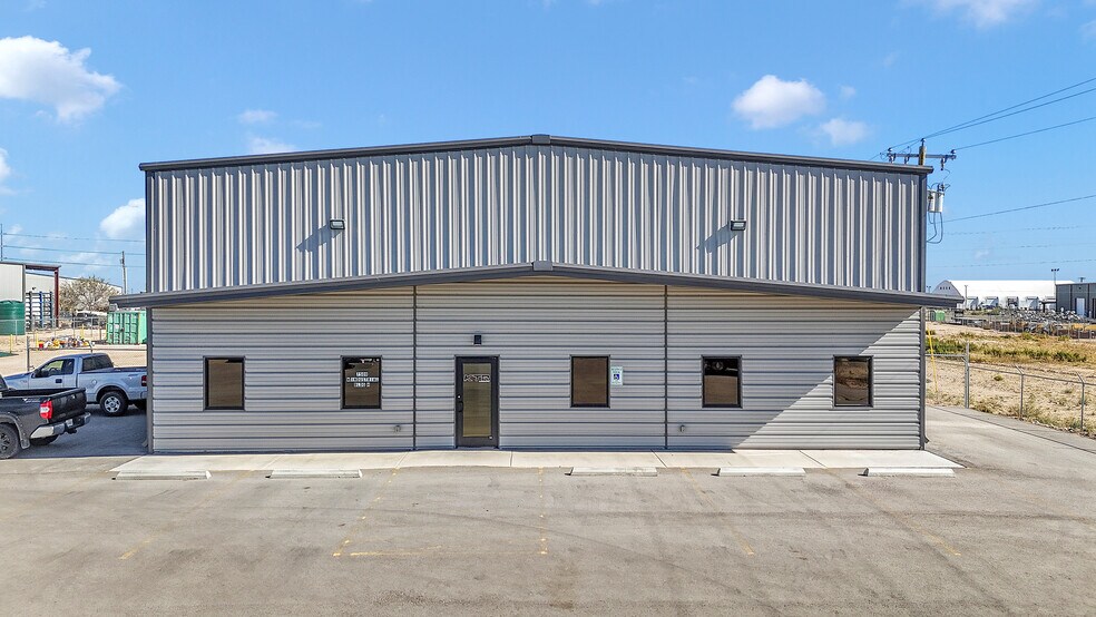 7509 W Industrial Ave, Midland, TX à louer - Photo du b timent - Image 3 de 22