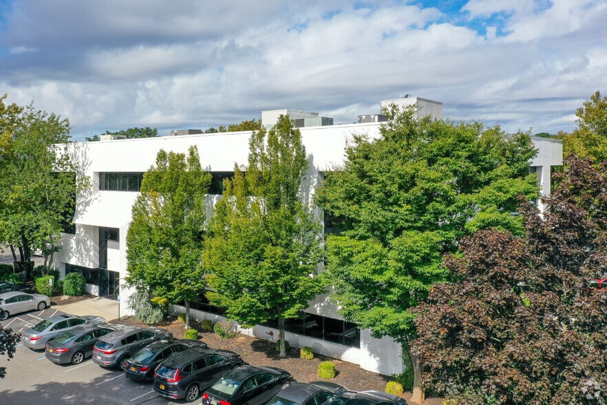 732 Smithtown Byp, Smithtown, NY for lease - Building Photo - Image 1 of 5