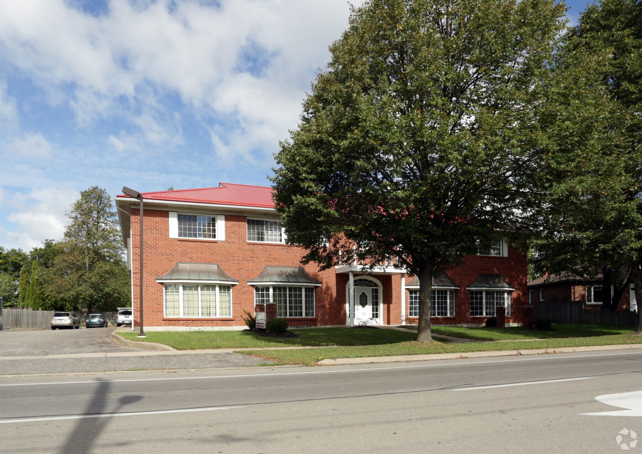 215 Scott St, St Catharines, ON for lease Primary Photo- Image 1 of 3