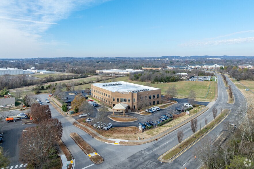 100 Springhouse Ct, Hendersonville, TN à louer - Photo du bâtiment - Image 3 de 4