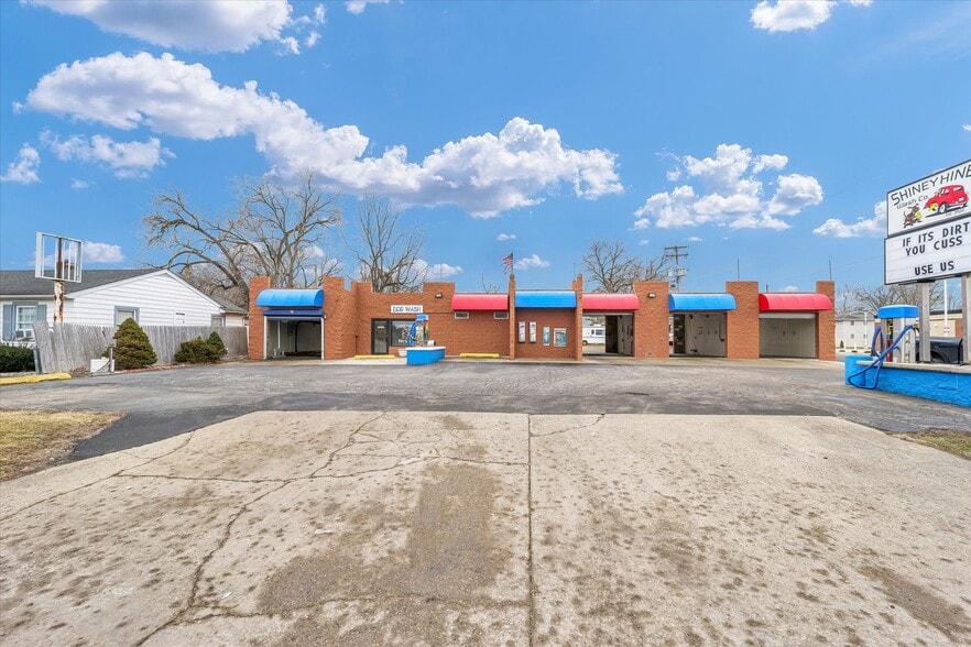 110 W Lincoln Ave, Charleston, IL for sale - Building Photo - Image 1 of 21