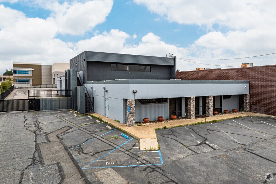 1953 W 11th St, Upland, CA à vendre - Photo du bâtiment - Image 1 de 7