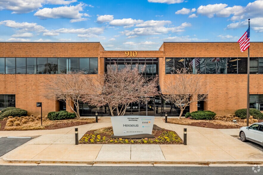 910 Clopper Rd, Gaithersburg, MD à louer - Photo du bâtiment - Image 3 de 21