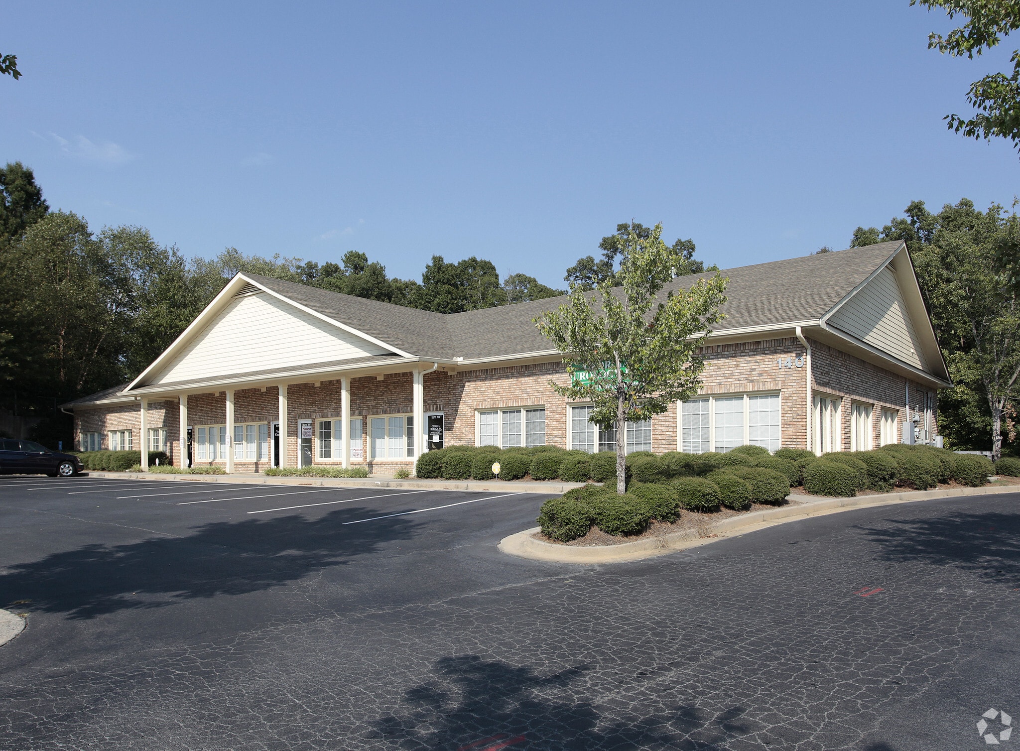 140 Carnegie Pl, Fayetteville, GA for lease Primary Photo- Image 1 of 8