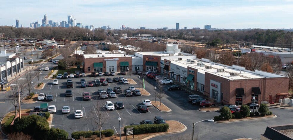 Wilkinson Blvd, Charlotte, NC à louer - Photo du bâtiment - Image 2 de 5