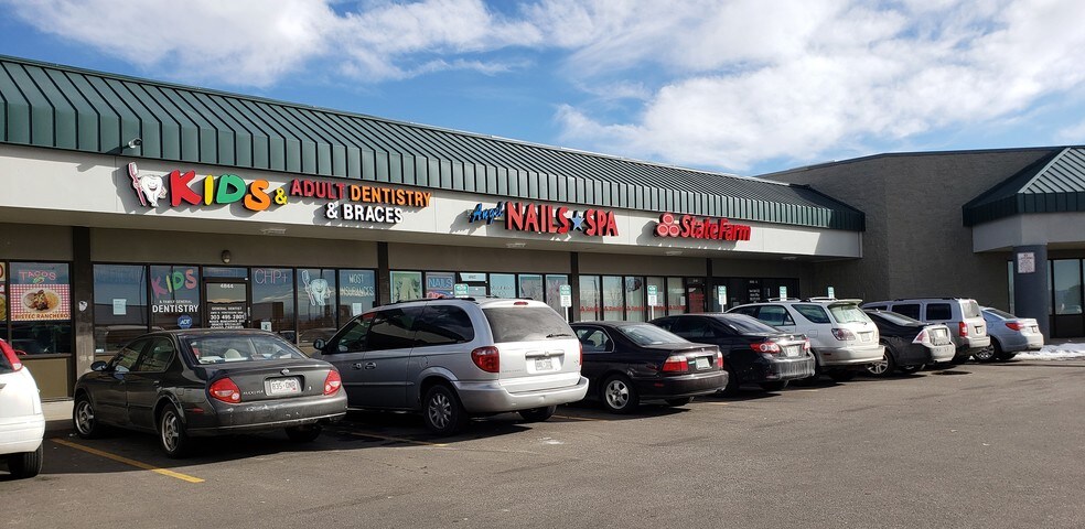 4840-4896 Chambers Rd, Denver, CO à louer - Photo du bâtiment - Image 2 de 3