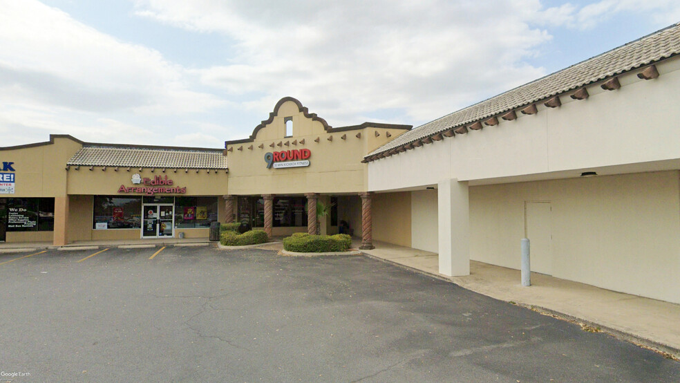 4901-5115 N 10th St, McAllen, TX for lease - Building Photo - Image 1 of 6