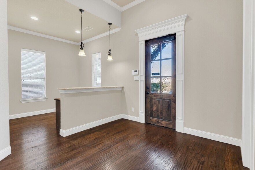 12011 Bella Italia Dr, Fort Worth, TX à louer - Photo du bâtiment - Image 3 de 5