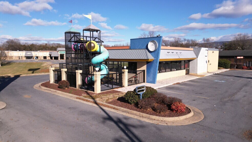 172 W Old Cross Rd, New Market, VA à louer - Photo du bâtiment - Image 3 de 23