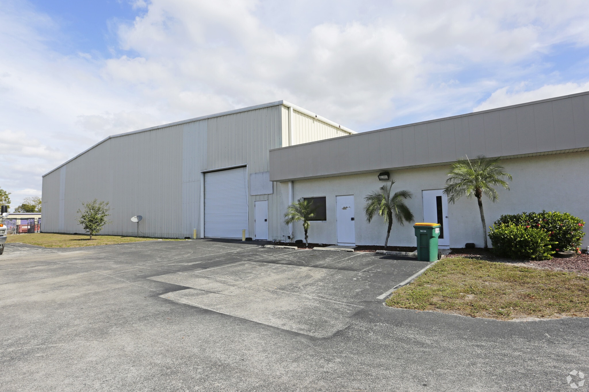 1401 Rail Head Blvd, Naples, FL for lease Primary Photo- Image 1 of 4