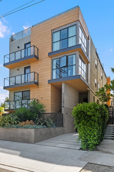 11254 Mississippi Ave, Los Angeles, CA for sale - Building Photo - Image 2 of 31