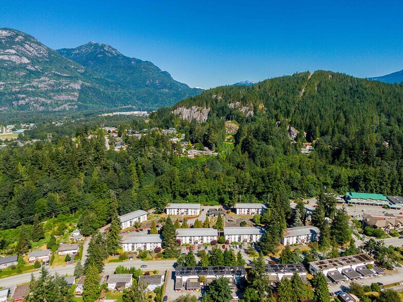 38171 Westway Av, Squamish, BC à vendre - Aérien - Image 2 de 5