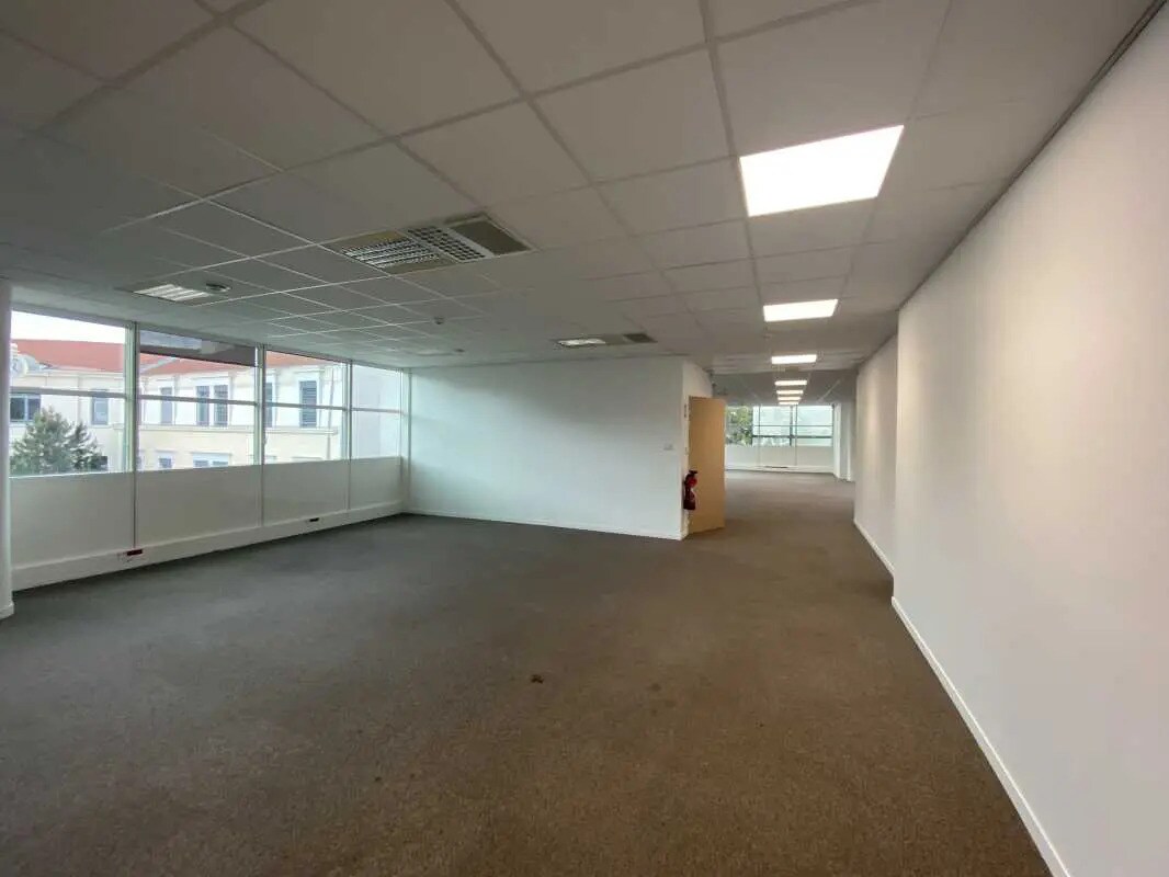 Bureau dans Lyon à louer Photo du bâtiment- Image 1 de 1