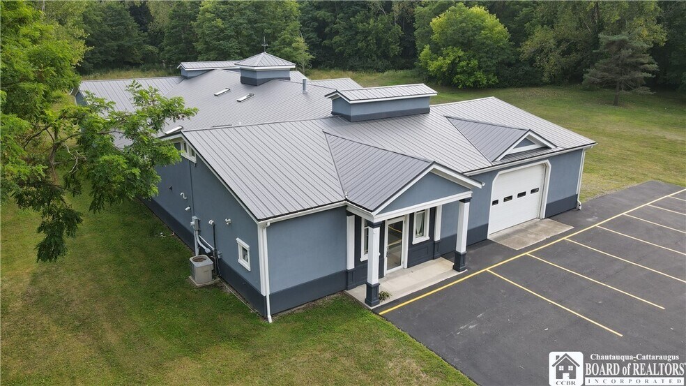 699 Versailles Rd, Silver Creek, NY à vendre - Photo du bâtiment - Image 2 de 45