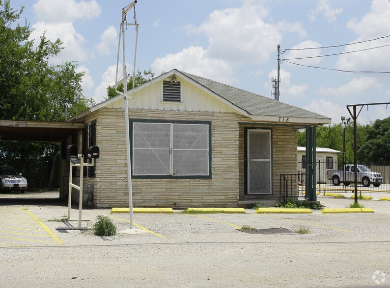 718 Bynum St, San Antonio, TX for lease - Building Photo - Image 2 of 2