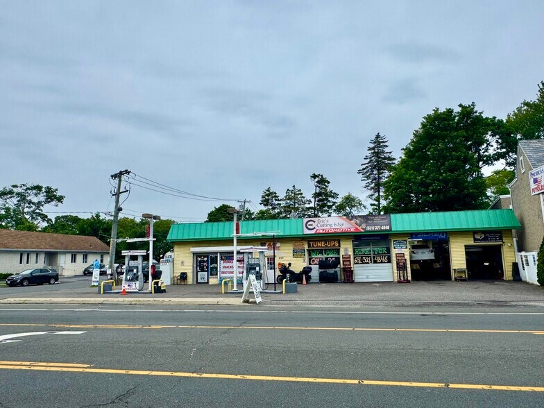 455 Montauk Hwy, West Islip, NY à vendre - Photo du bâtiment - Image 2 de 4