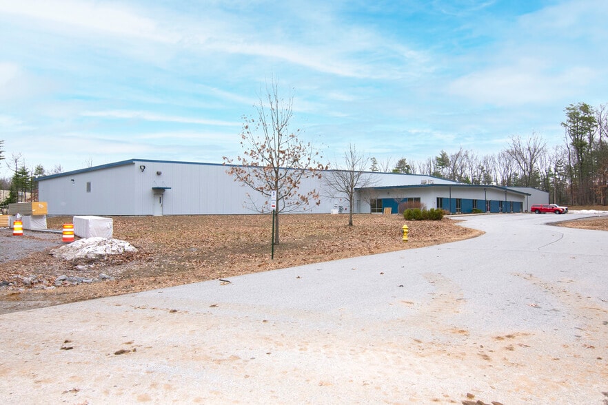 3 Unlimited Dr, Saratoga Springs, NY for lease - Building Photo - Image 2 of 45