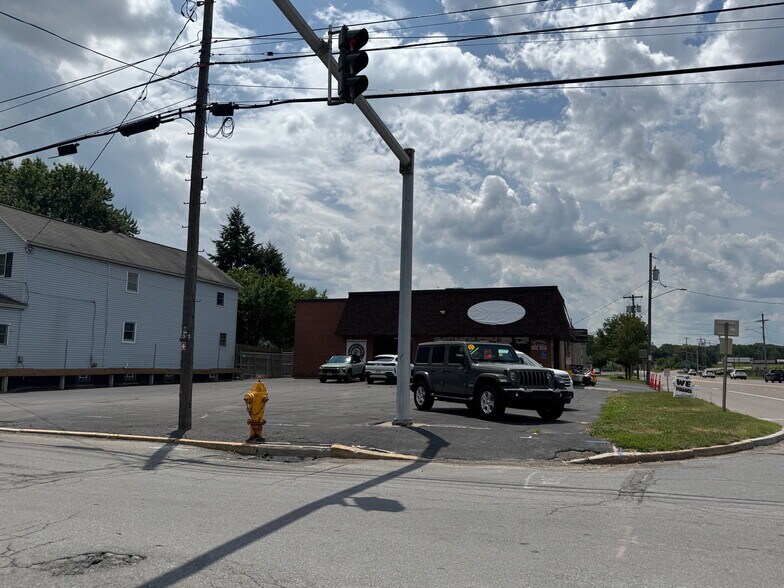 223 Pulaski St, Syracuse, NY à vendre - Photo du bâtiment - Image 3 de 24