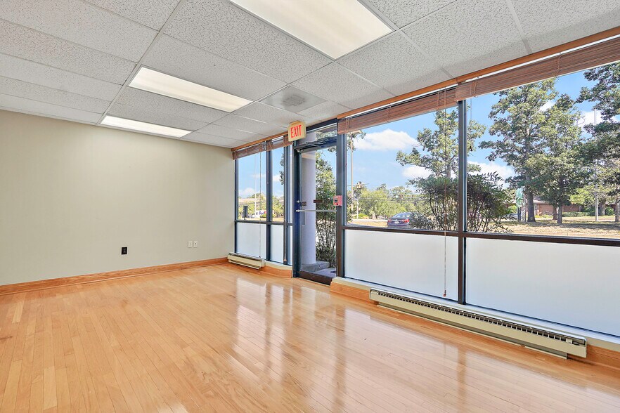 131 Elden St, Herndon, VA à vendre - Photo du bâtiment - Image 3 de 30