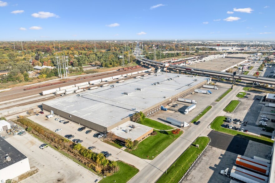 7300 Santa Fe Dr, Hodgkins, IL à louer - Photo du bâtiment - Image 2 de 21
