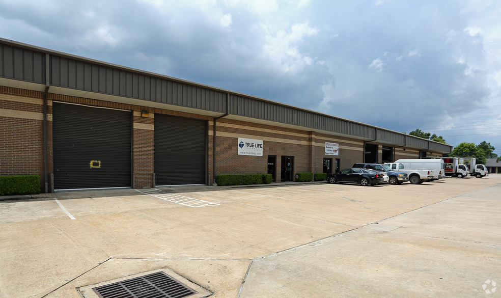 6830 N Eldridge Pky, Houston, TX for lease - Building Photo - Image 1 of 9