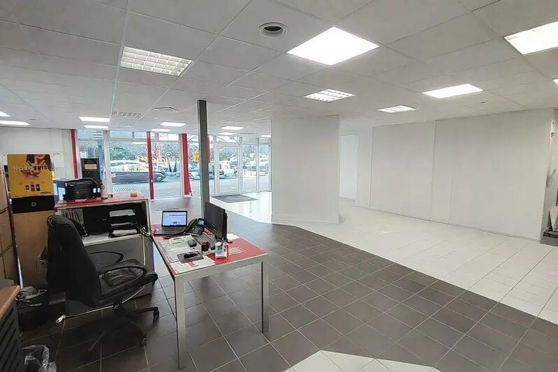 Retail in Bourgoin-Jallieu for lease - Interior Photo - Image 3 of 6