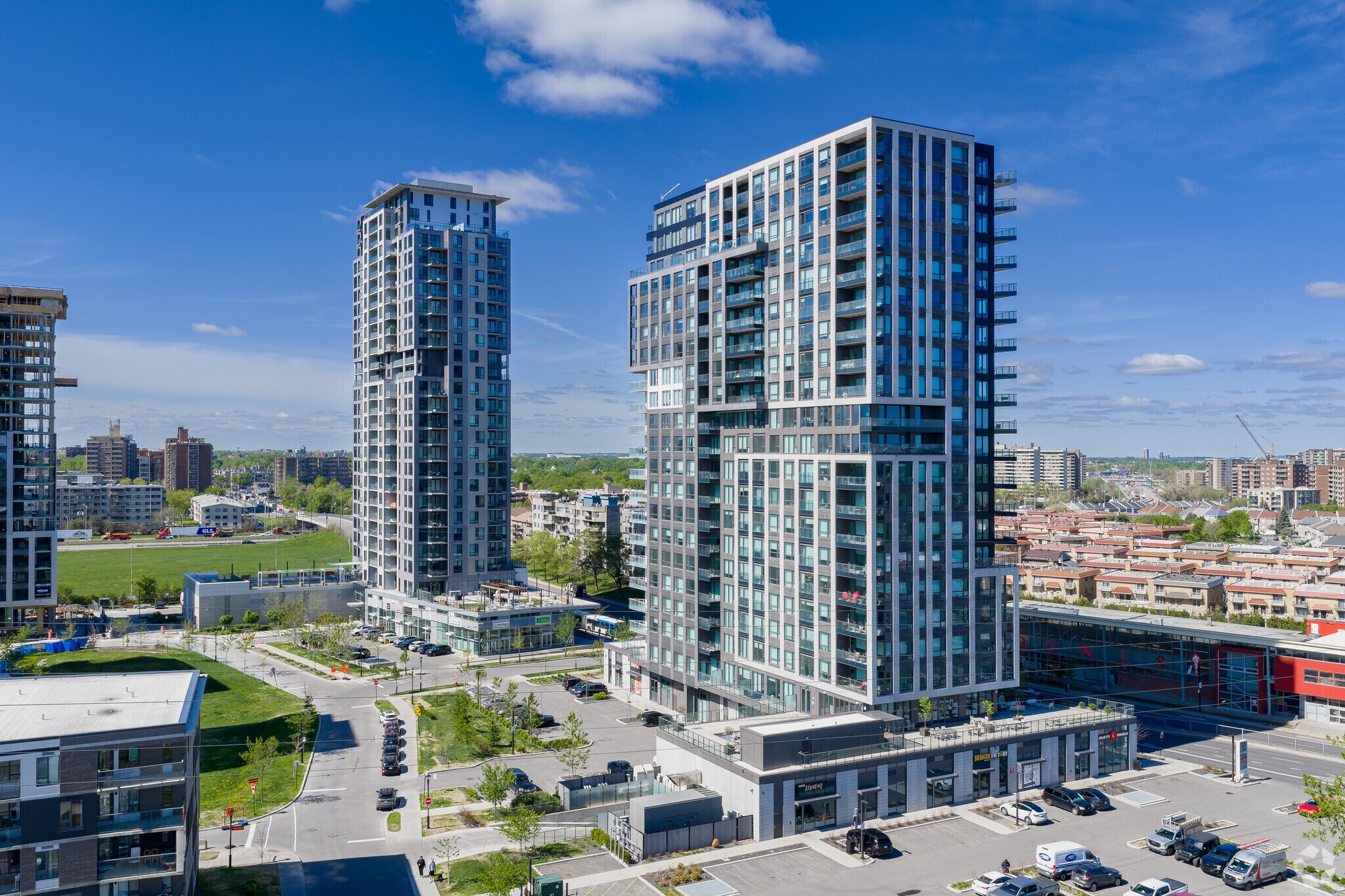 2100-2220 Sauvé Rue O, Mont-Royal, QC à louer Photo principale- Image 1 de 9