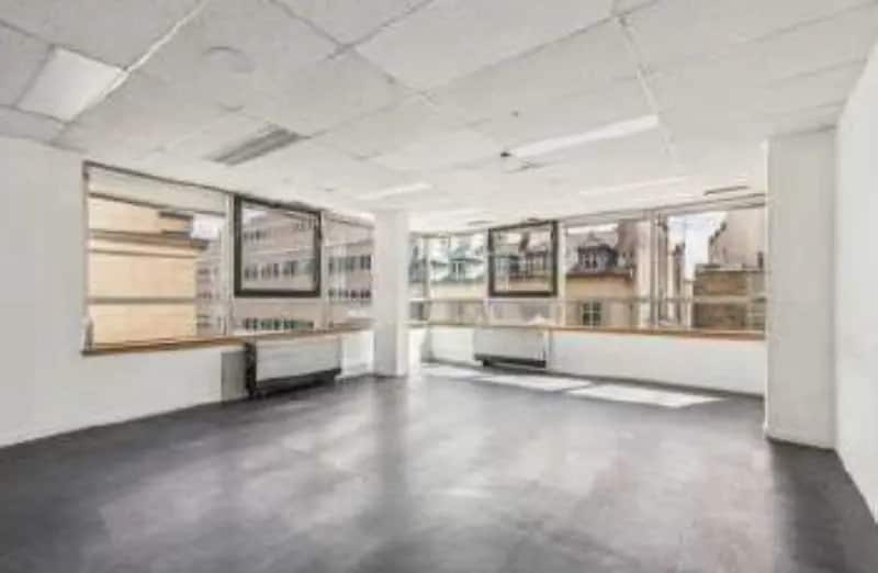 32 Rue De Paradis, Paris for sale Interior Photo- Image 1 of 8