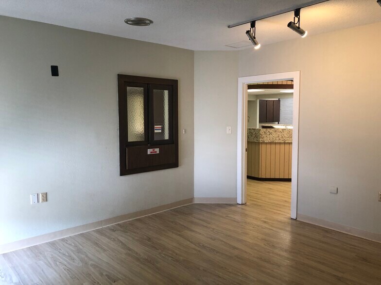 331 N Maitland Ave, Maitland, FL à vendre - Photo du bâtiment - Image 2 de 16