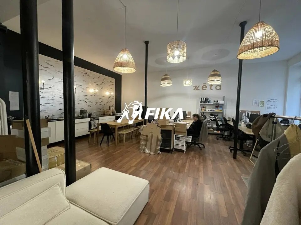 Office in Bordeaux for lease Interior Photo- Image 1 of 19