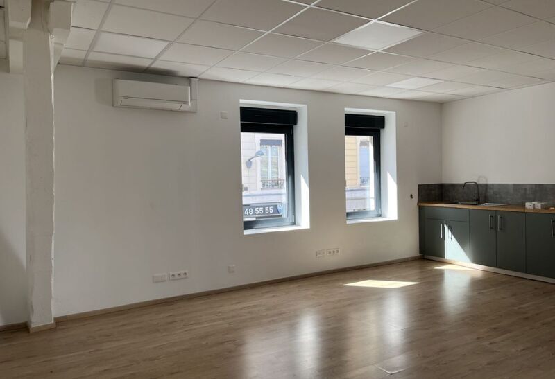 Office in Villeurbanne for lease Interior Photo- Image 1 of 6