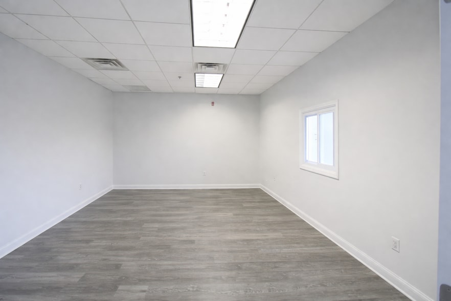 300 Penhorn Ave, Secaucus, NJ for lease - Building Photo - Image 3 of 20