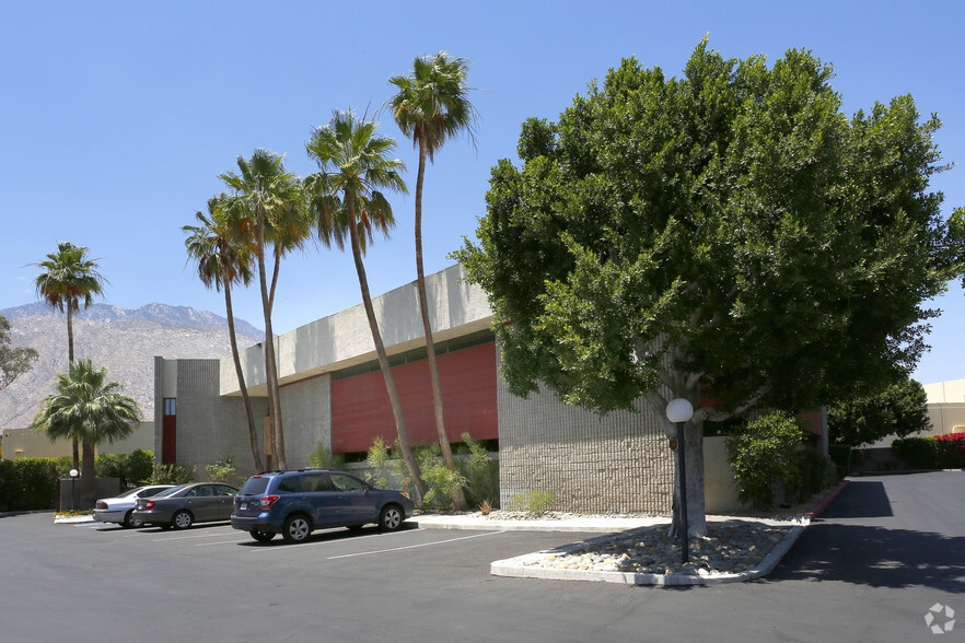 1750 E Arenas Rd, Palm Springs, CA for lease - Primary Photo - Image 1 of 7