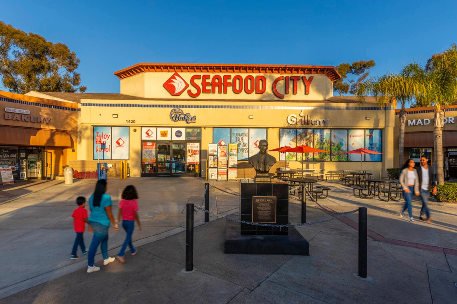 1400-1430 E Plaza Blvd, National City, CA for lease Building Photo- Image 1 of 2