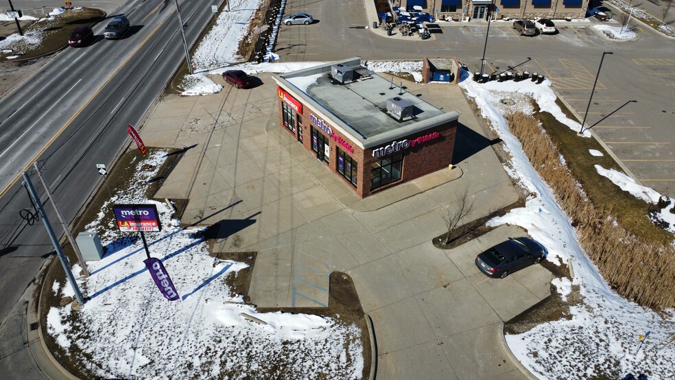 2415 E M-21, Owosso, MI for lease - Building Photo - Image 3 of 4