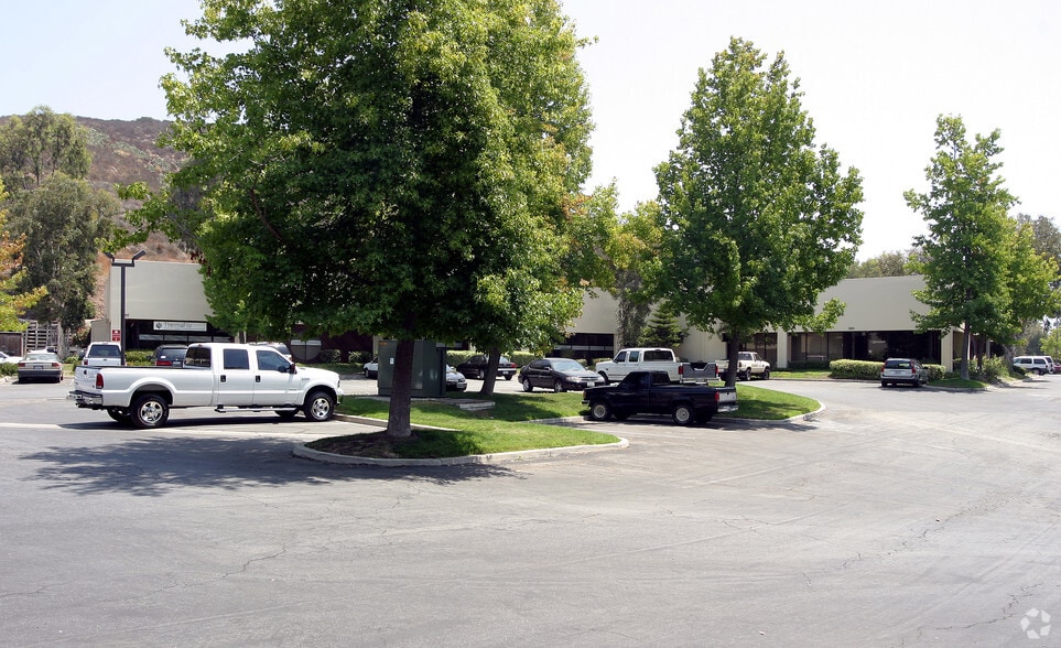 3825-3875 Old Conejo Rd, Newbury Park, CA à louer - Photo du bâtiment - Image 2 de 4