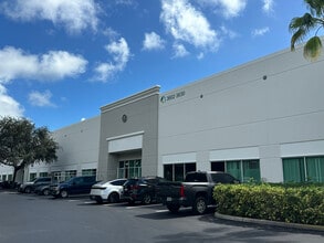 2035 High Ridge Rd, Boynton Beach, FL for lease Interior Photo- Image 1 of 1