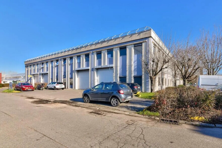 Industrial in Aulnay-sous-Bois for lease - Building Photo - Image 1 of 16