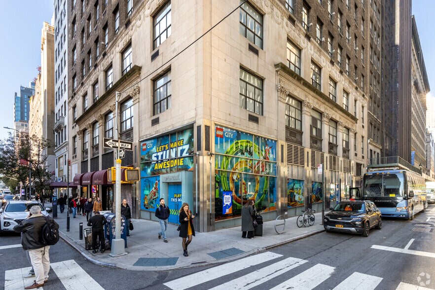 242-246 Madison Ave, New York, NY à louer - Photo du bâtiment - Image 3 de 6