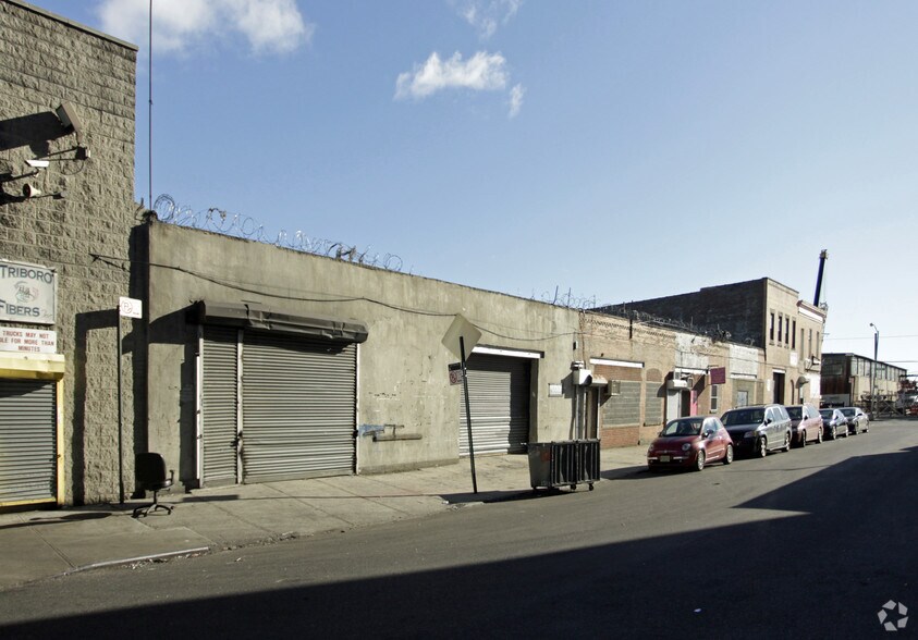 901-909 E 135th St, Bronx, NY à louer - Photo du bâtiment - Image 2 de 3