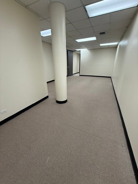 8121 Broadway St, Houston, TX for lease Interior Photo- Image 1 of 9