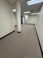 8121 Broadway St, Houston, TX for lease Interior Photo- Image 1 of 9
