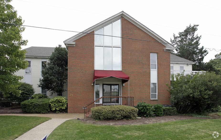 629 Wesley Dr, Virginia Beach, VA à vendre - Photo du bâtiment - Image 2 de 4